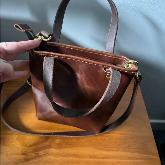 howl and hide medium sized handbag - Picture 2 of 2